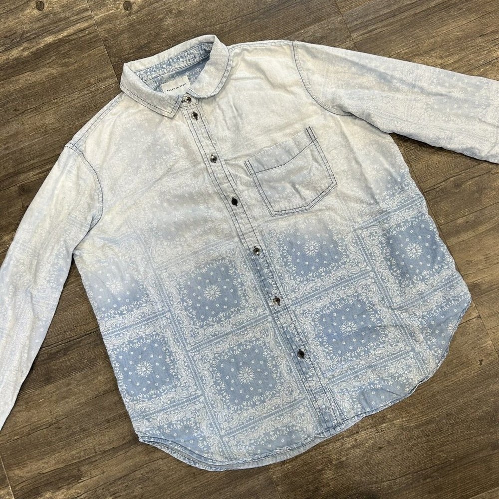 American Eagle Shirt Women Blue Boyfriend Button Paisley Handkerchief Small (36)
